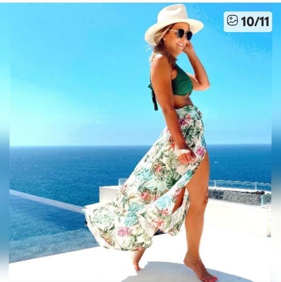 PQ Swim Reversable Floral and Ribbed Green Bikini Size Small - Picture 7 of 10